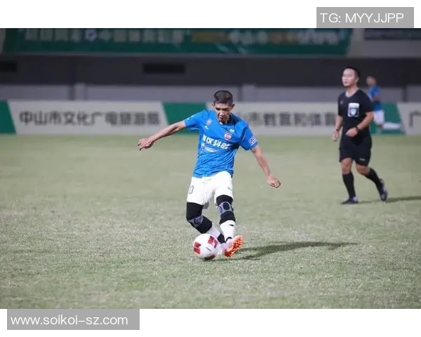 从默默无闻到闪耀绿茵场足球明星成名前的心路历程与采访揭秘